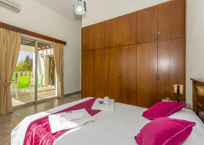 Vila Olympian Sun By